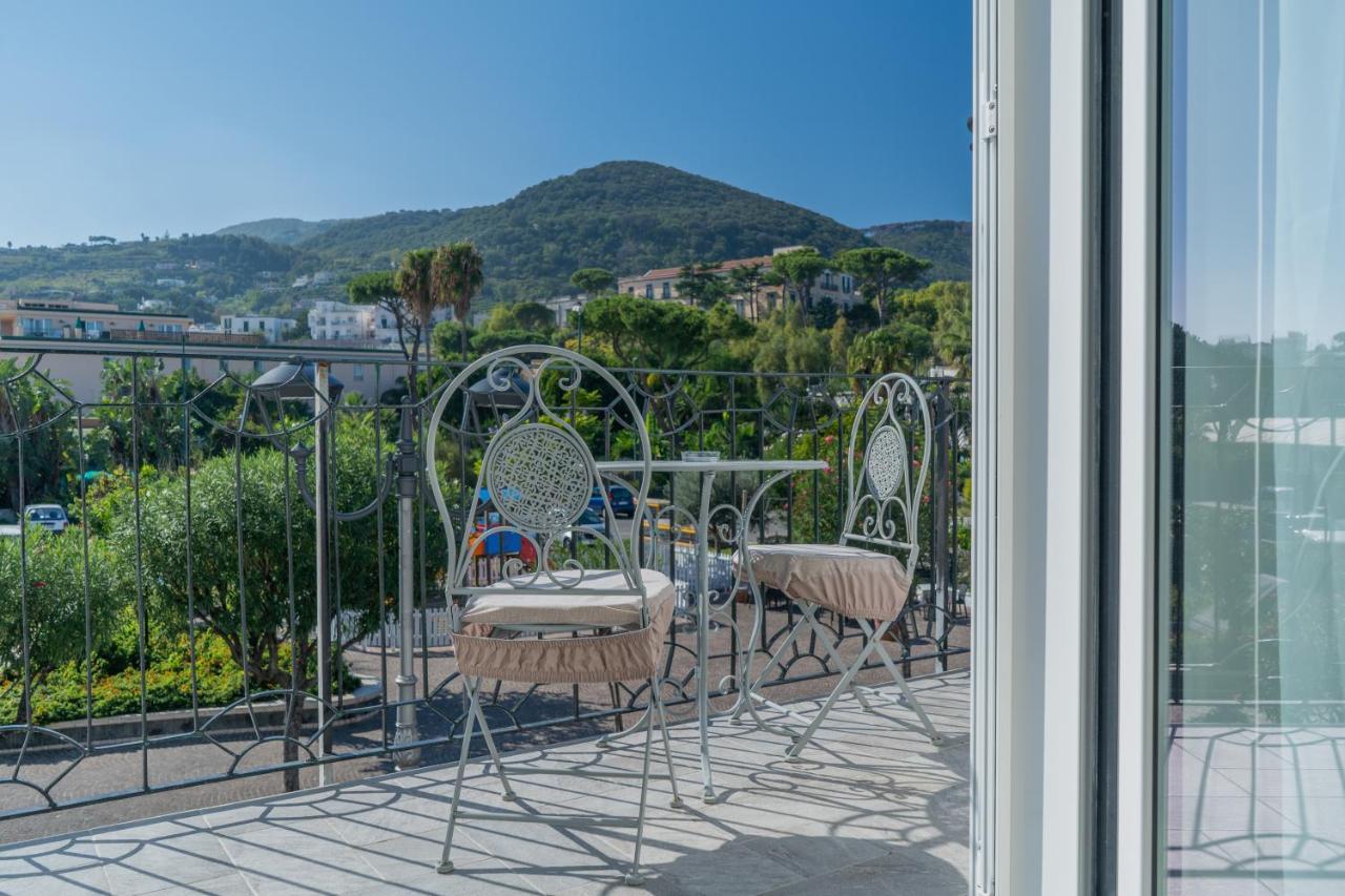 Alloggio Nuovissimo Al Centro E Rilassante Ischia Bagian luar foto